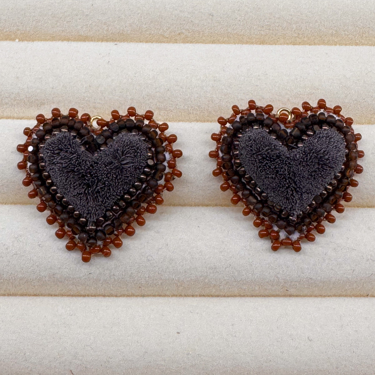 Pretty brown Hearts • Tufted Dangles