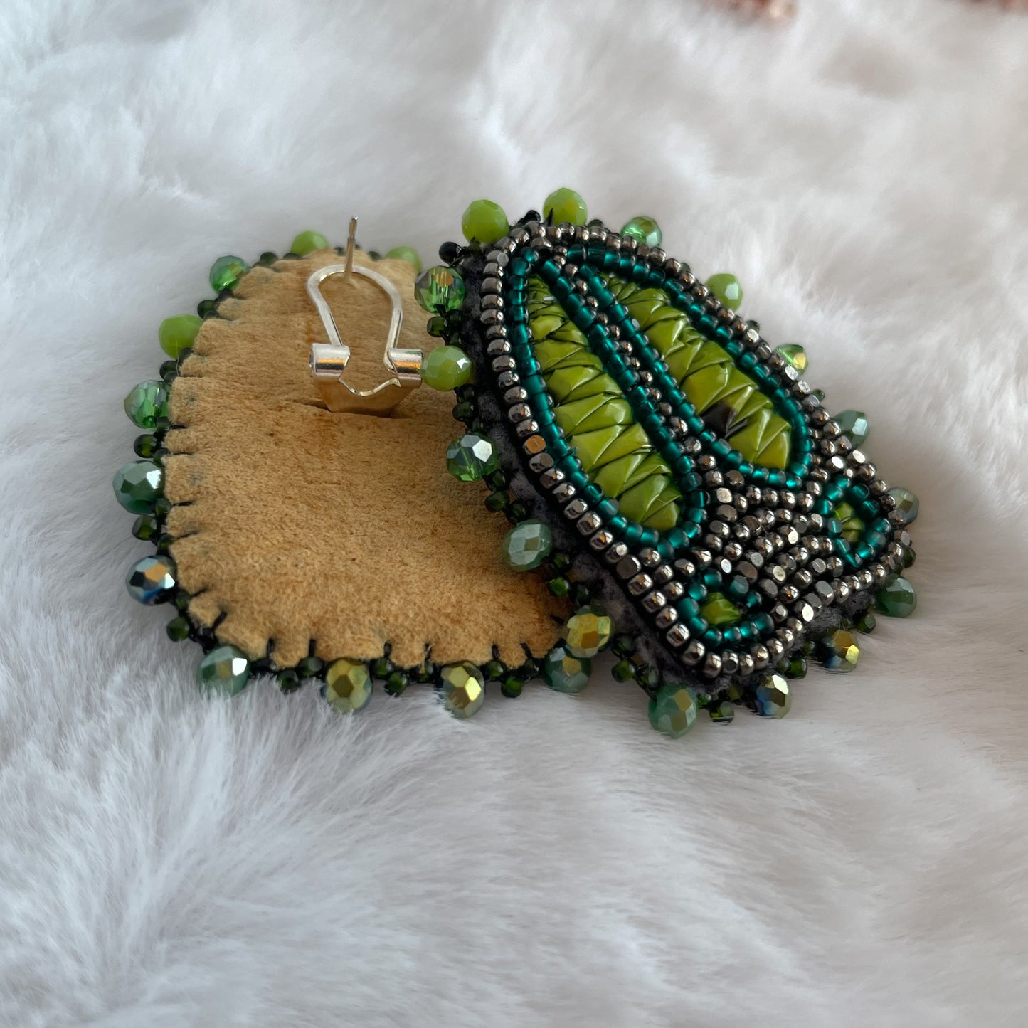 Green Quilled Hoof Track Studs