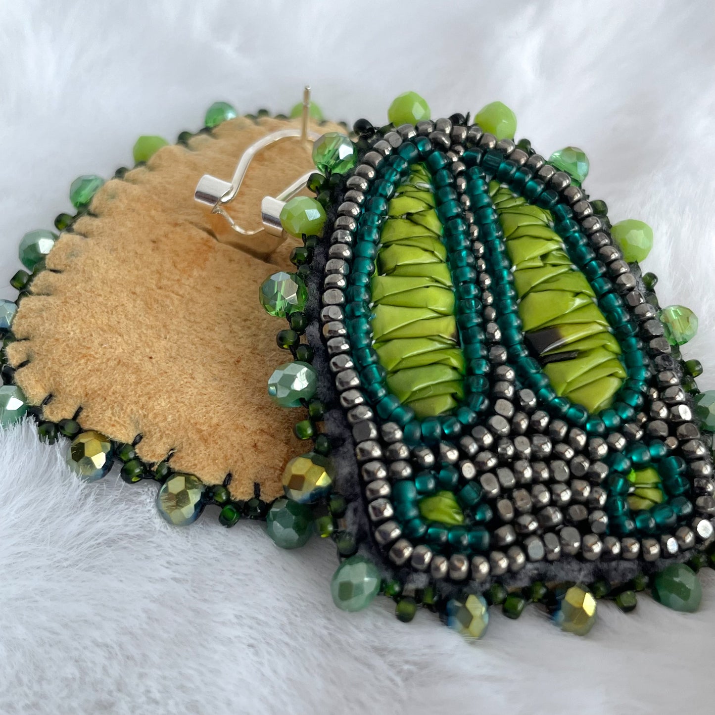 Green Quilled Hoof Track Studs