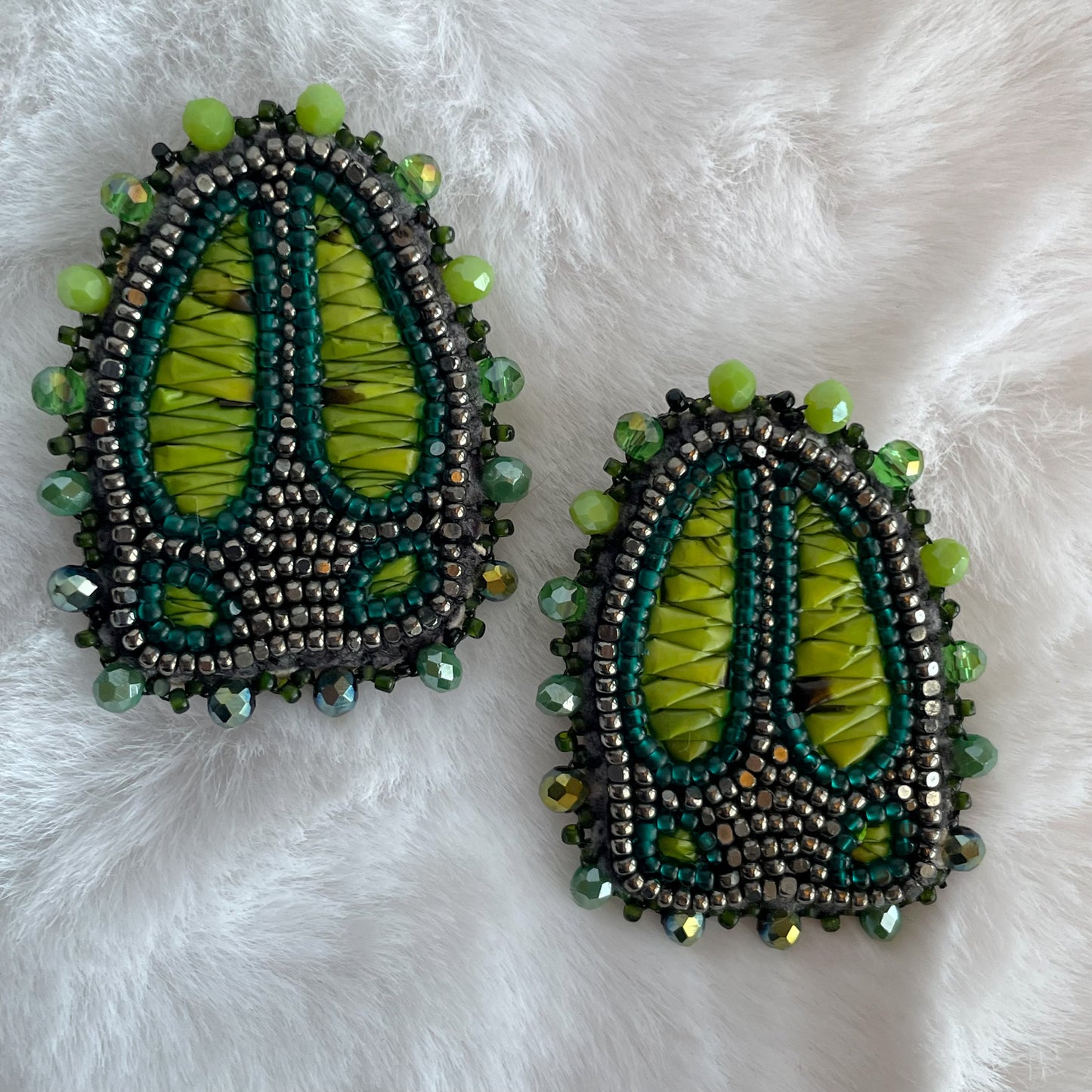 Green Quilled Hoof Track Studs