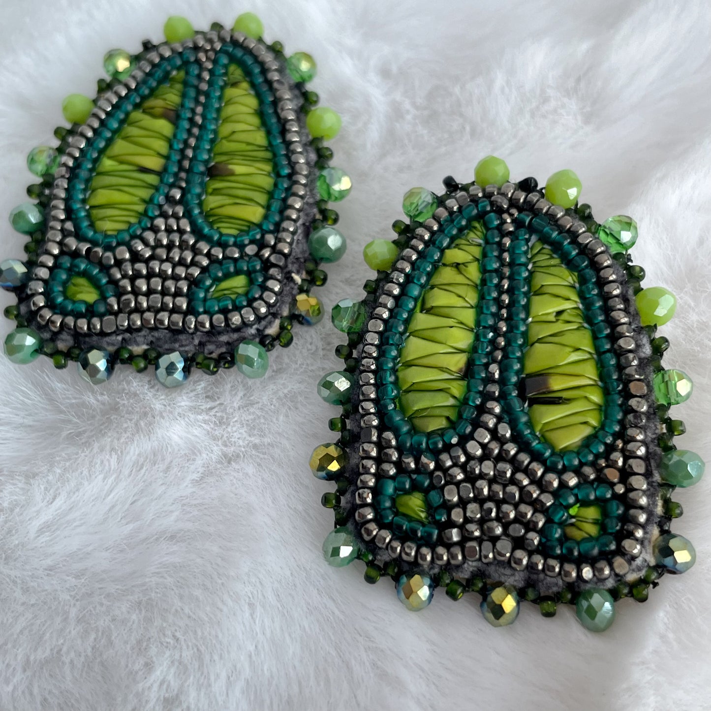 Green Quilled Hoof Track Studs