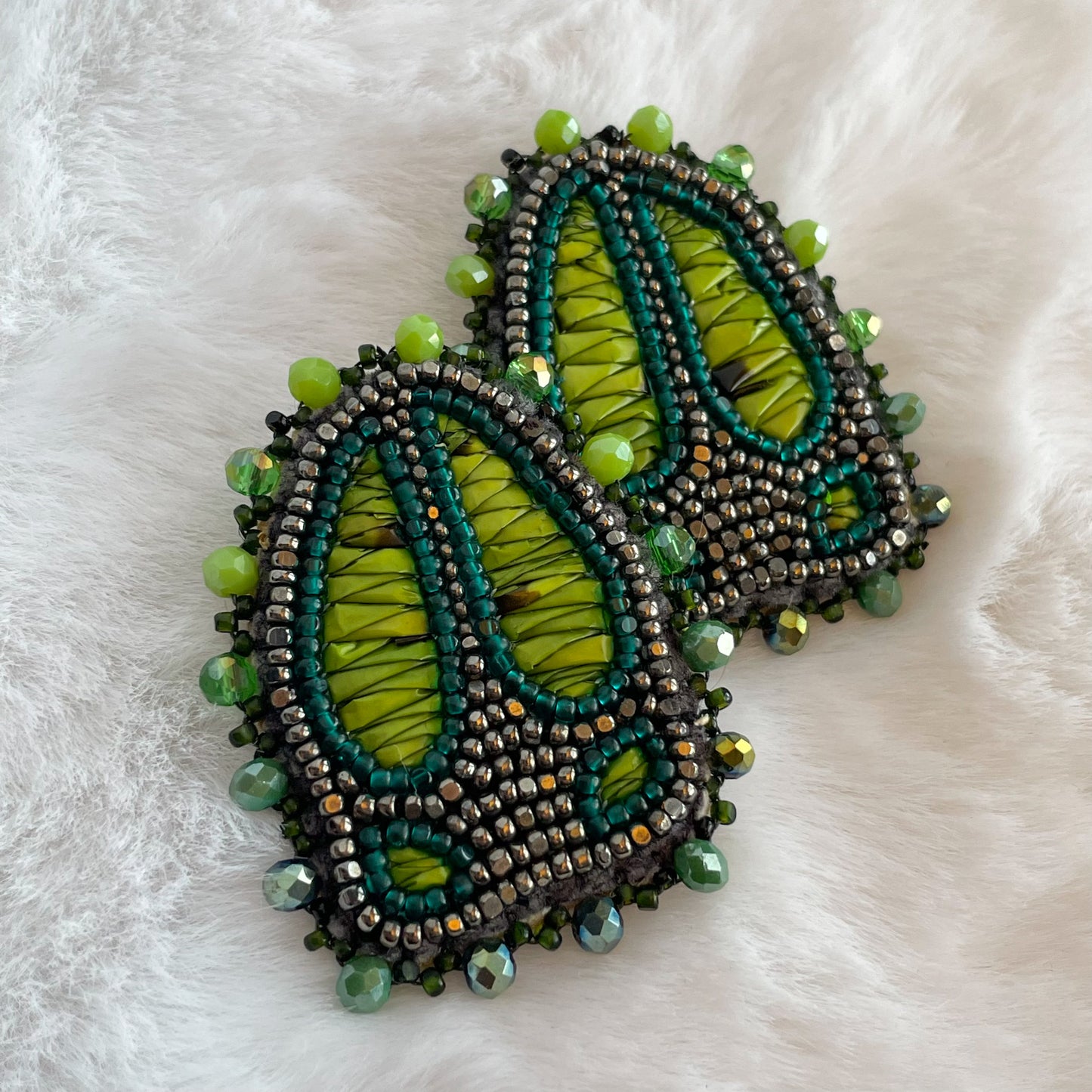 Green Quilled Hoof Track Studs